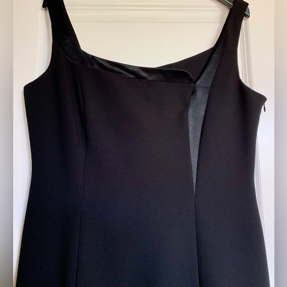 LN STUNNINGLY BEAUTIFUL JONES NEW YORK CLASSIC BLACK DRESS. FULLY LINED. - Picture 6 of 9